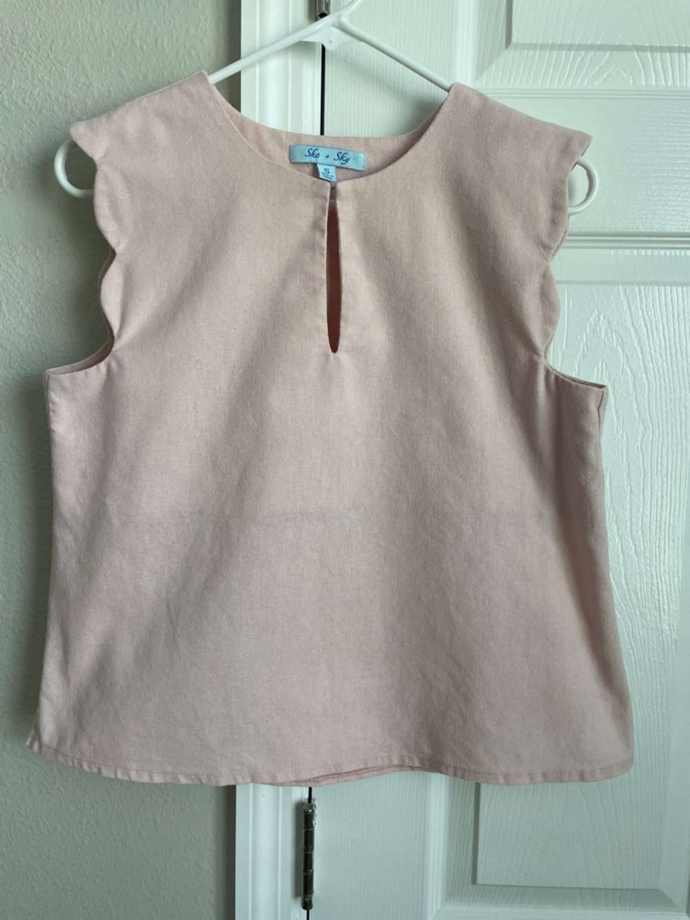She + Sky Pale Pink Scalloped Sleeve Keyhole Top